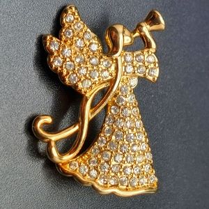 Monet Late Vintage Angel Brooch Pin Gold Tone 1 1/4 × 3/4 inch.